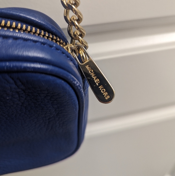 Michael Kors Mini Crossbody Purse - Picture 2 of 13